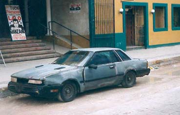 Ein Auto, welches kurz vorher noch gefahren ist